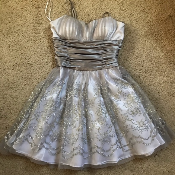 Morgan & Co. Dresses & Skirts - Sparkly Silver Cocktail Dress Size 1/2